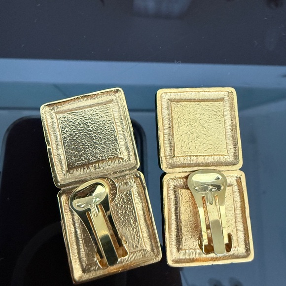 LOT 2153 24K gold plated CELINE vintage clip on earrings - Picture 4 of 6